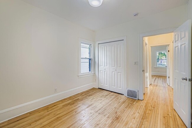 Building Photo - 1683 Minnehaha Ave E