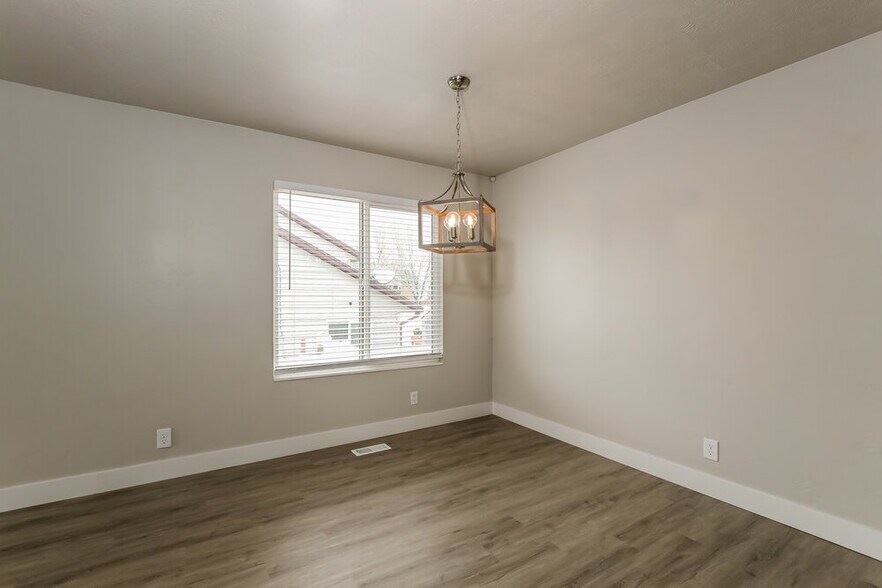 Building Photo - 76 W Stauffer Ln