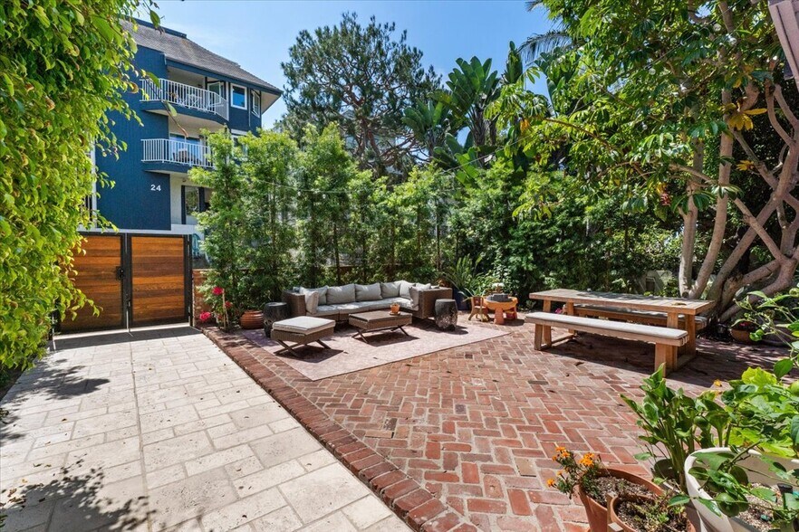 Building Photo - 21 Westwind St