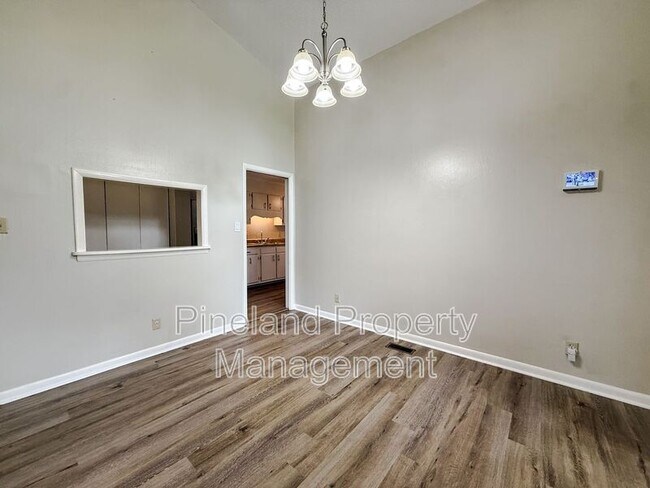 Building Photo - 888 De Paul Dr