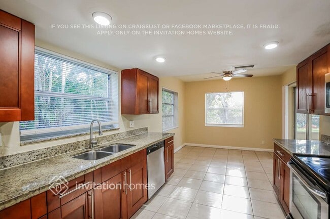 Building Photo - 781 SW 66th Ave