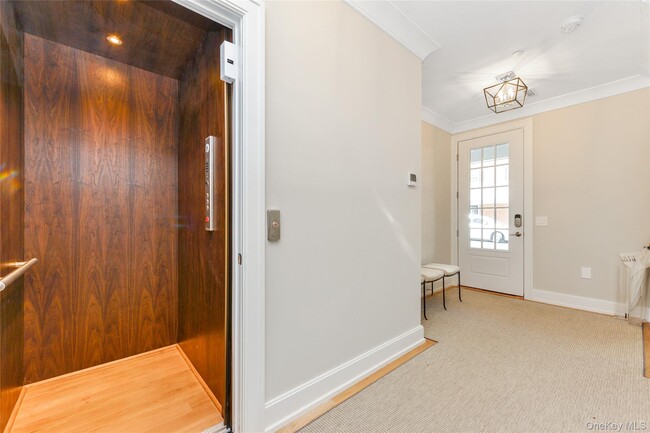 Building Photo - 601 Grist Mill Cir