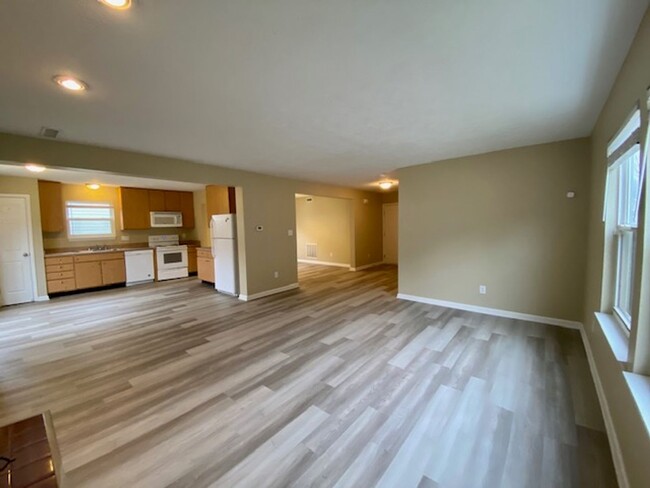 Building Photo - COMING SOON!! Stunning 4 Bedroom 2.5 Bathr...