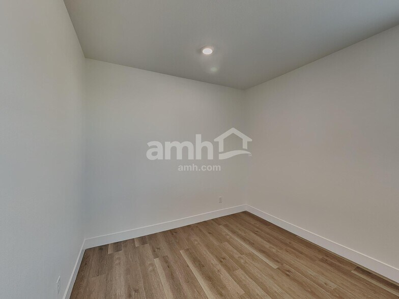 Building Photo - 677 Crimson Flare Ct