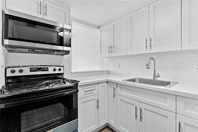Building Photo - 1351 SW 4th St