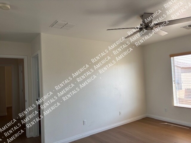 Building Photo - 11627 W Cheryl Dr