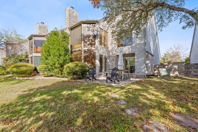 Building Photo - 112 World of Tennis Sq