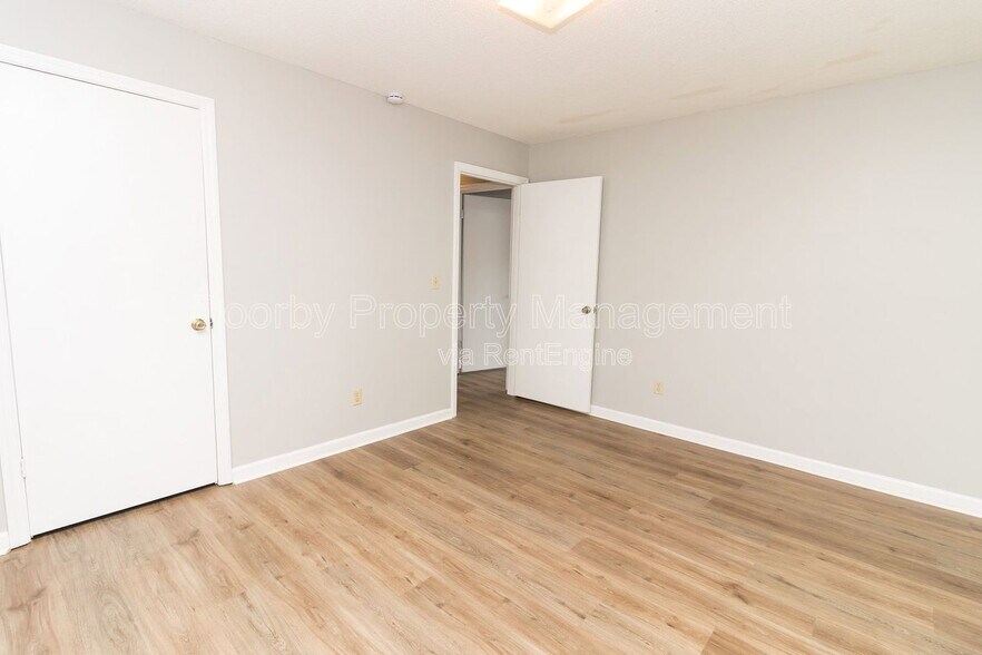 Building Photo - 7808 Holiday Hills Cir