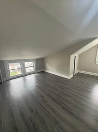 Building Photo - 28 Beechwood Pl