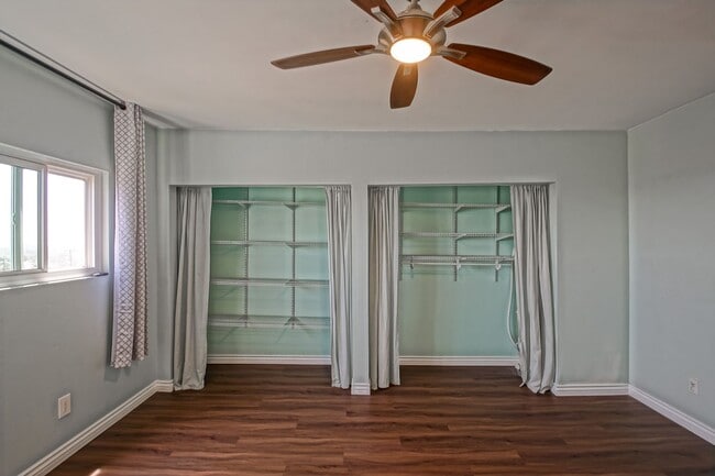 Building Photo - Bright & Spacious, Top-Floor 3BR3BA Condo ...