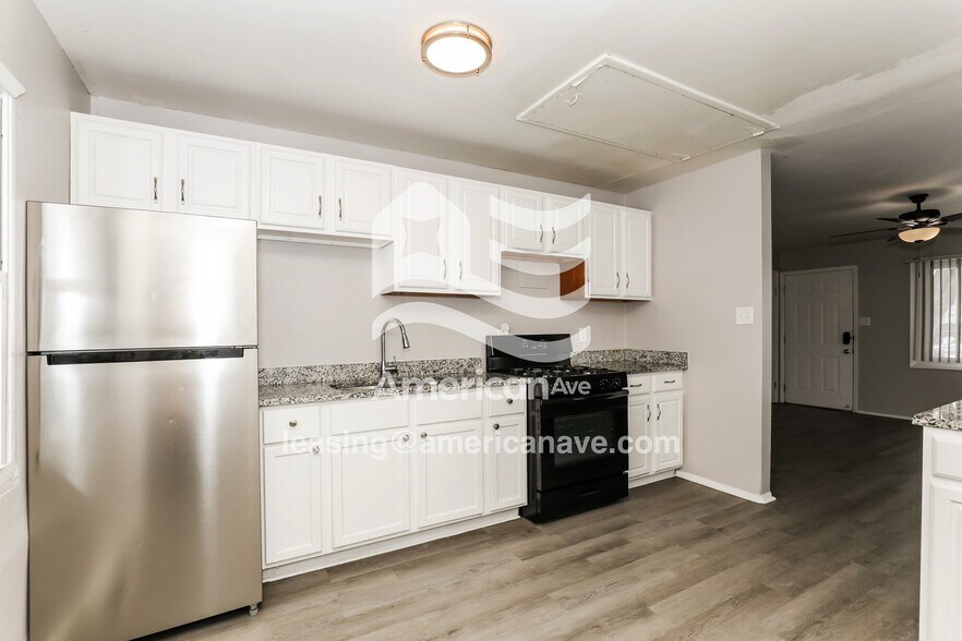 Building Photo - 1302 Brummit Ln