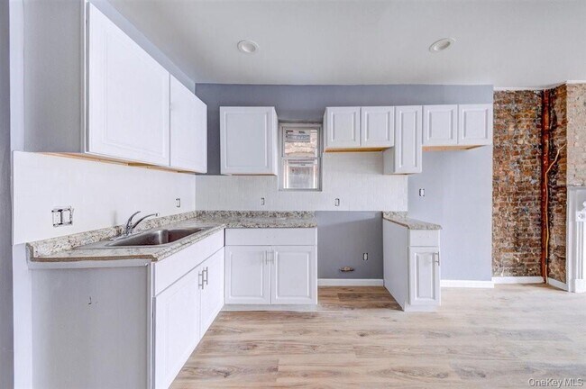 Building Photo - 93 S Lander St