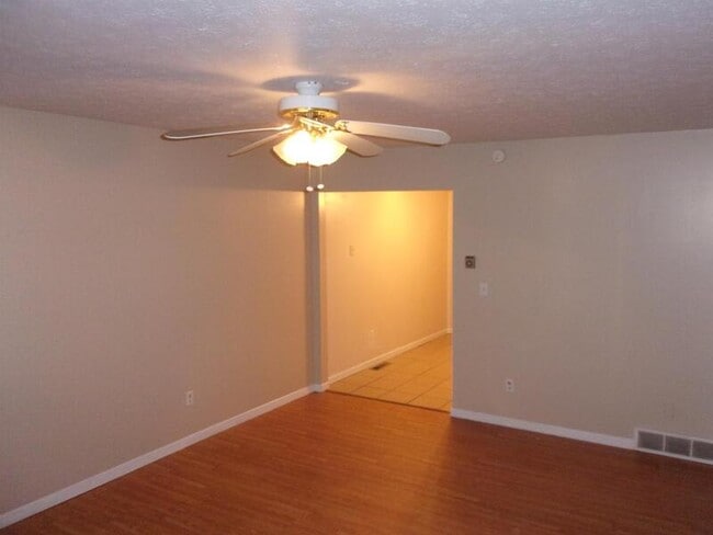 Building Photo - 471 Brentwood Dr
