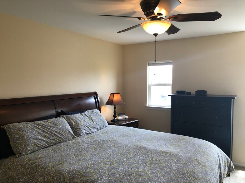 Main Bedroom - 10441 Truckee St