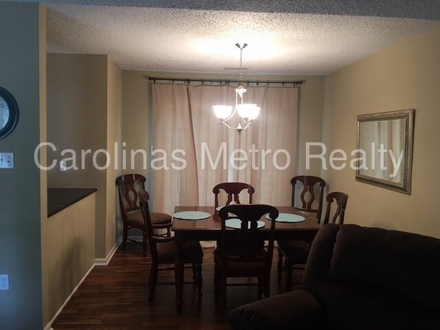 Building Photo - 2321 Oldenburg Dr