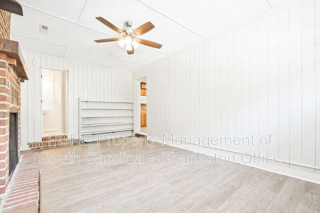 Building Photo - 628 Constant Dr