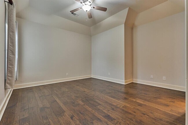 Building Photo - 115 Windfair Loop