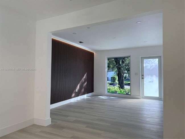 Building Photo - 561 NW 41st St