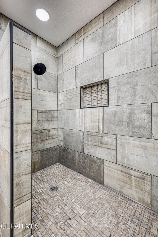 Building Photo - 4945 Vista Grande Cir