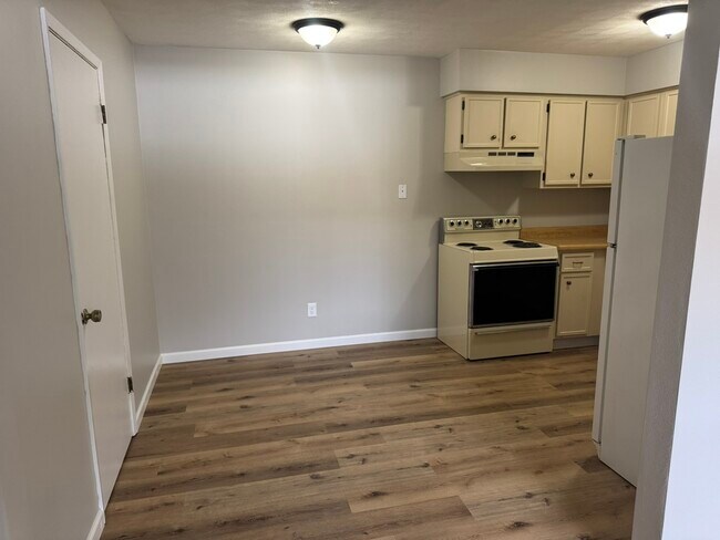 Building Photo - 310 30th Ave Ct