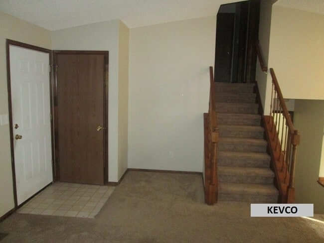 Building Photo - Beautiful Three Bedroom Home!