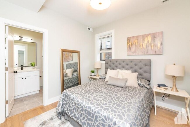 Building Photo - 1 bedroom in Chicago IL 60618