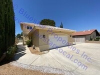 Building Photo - Beautiful 2 Bedroom 3 Bath on the Golf Cou...