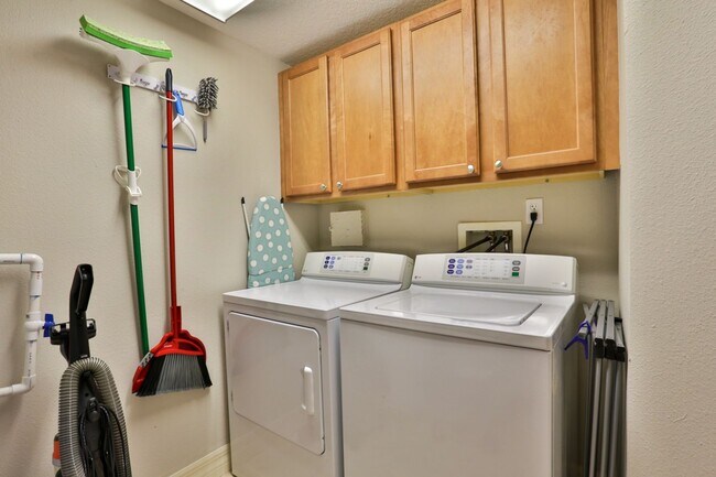 Building Photo - 3 Bedroom/ 2.5 Bath Oceanfront Condo, Blocks from Flagler Ave