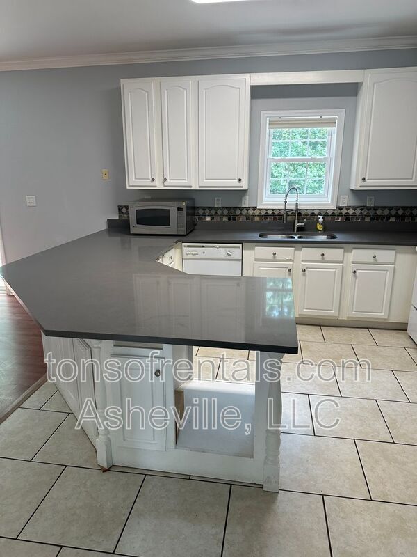 Building Photo - 33 Chapel Hill Church Rd