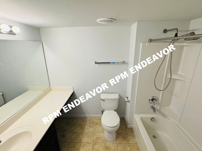 Building Photo - 2 Bed, 2 Bath, Move in Ready!