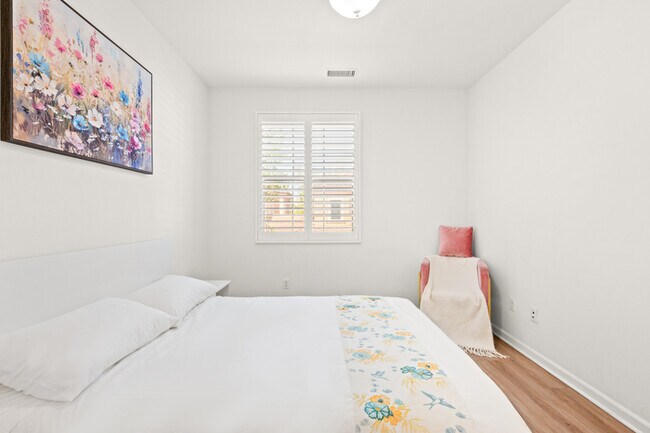 Building Photo - 110 Sugar Cane