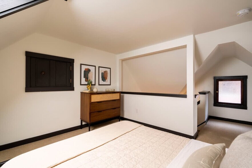 Building Photo - 2319 NW Raleigh St