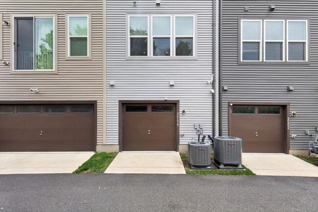 Building Photo - 2554 Nicholson St