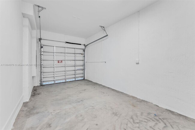 Building Photo - 2522 SE 27th Dr