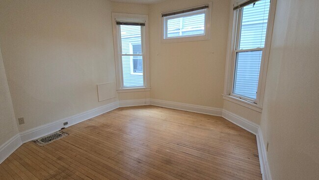 Building Photo - 2594 N Murray Ave
