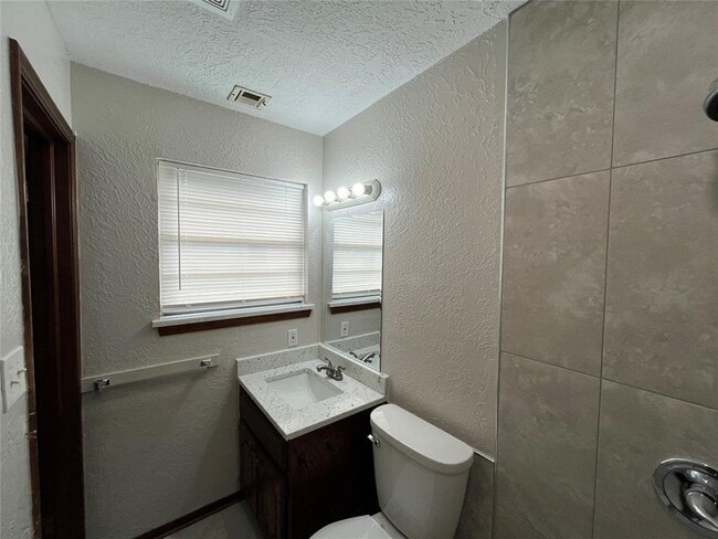 Building Photo - 1505 Kingston Rd