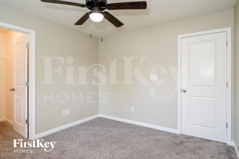 Building Photo - 3370 S Cordell Rd