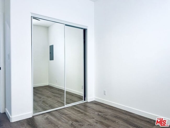 Building Photo - 247 S Catalina Ave