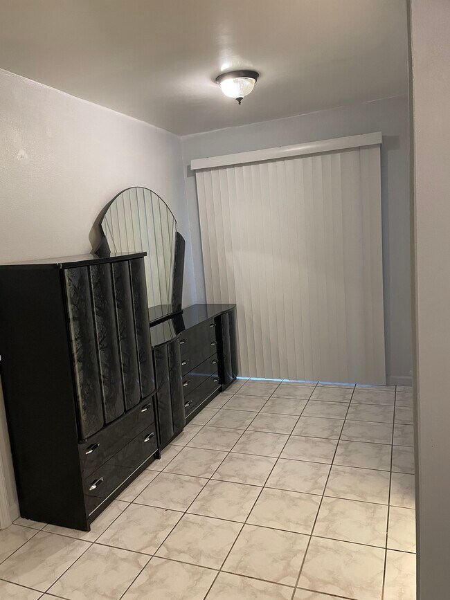 Building Photo - 10642 Coloma St