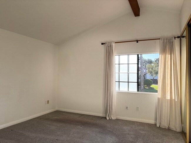 Building Photo - Spacious 3 bedrooms 3 full baths home in C...