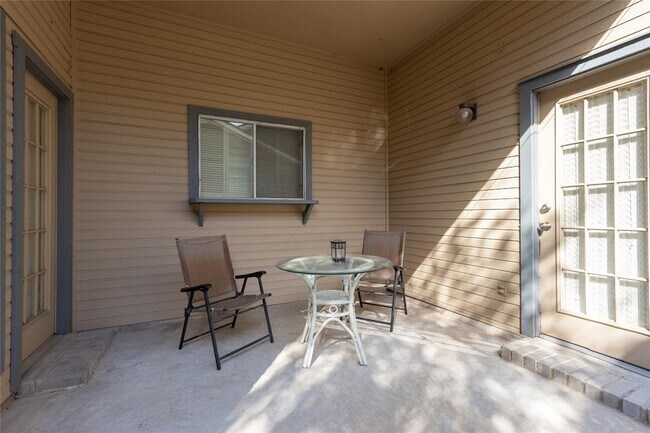 Building Photo - 2034 Creek Valley Ln