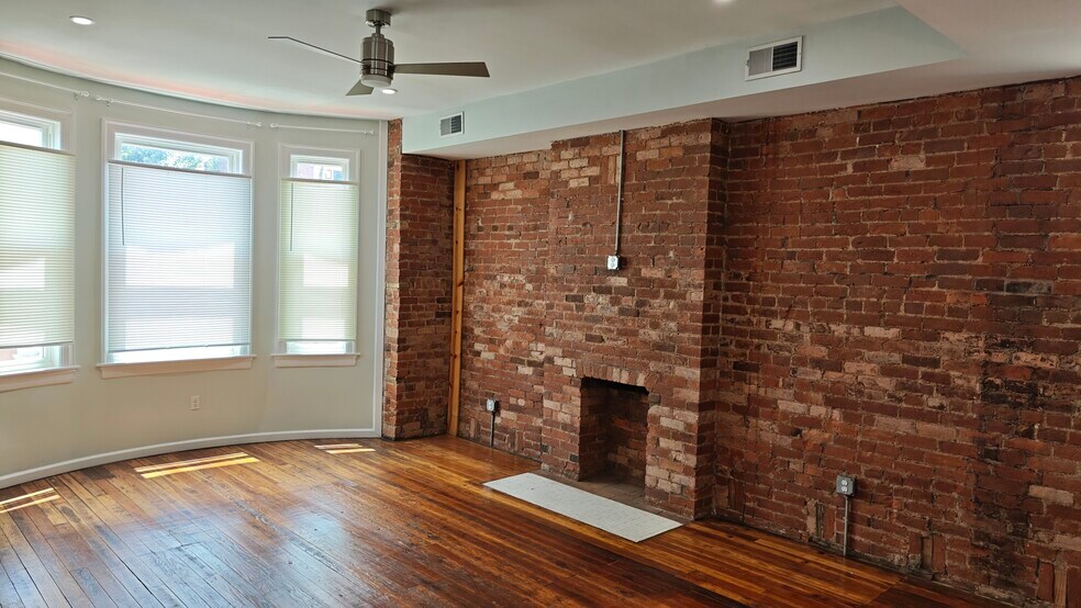 Building Photo - 836 York St