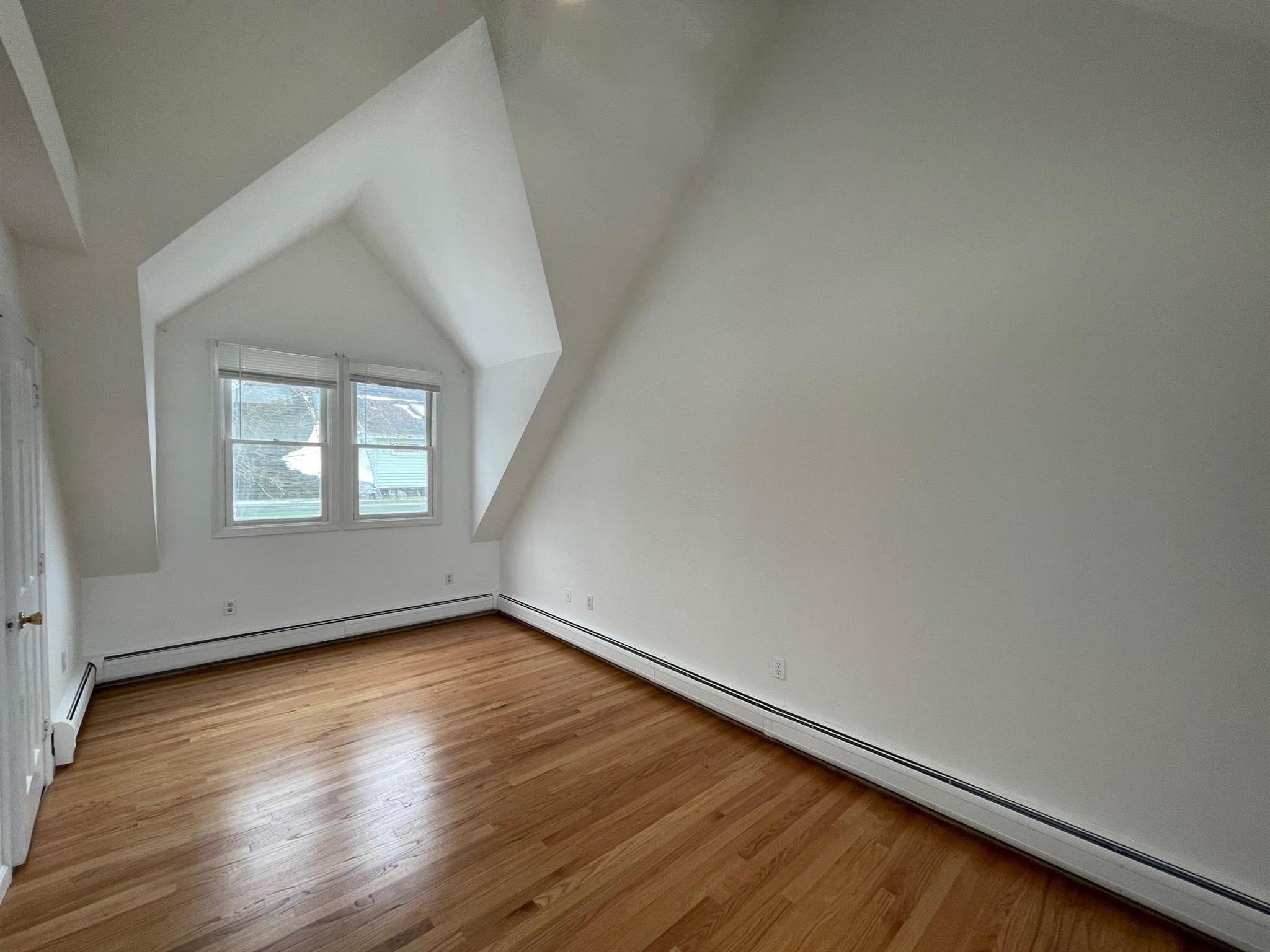 Building Photo - 26 Thorndike St