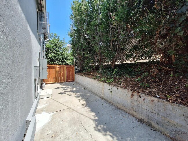 Building Photo - 1756 Malcolm Ave