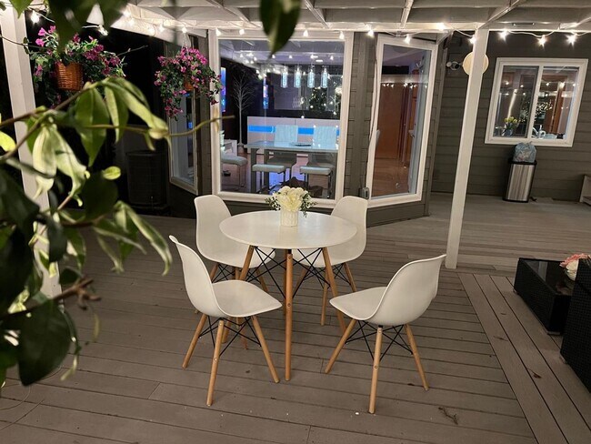 Building Photo - Modern Charm Meets Comfort – Spacious 3-Be...