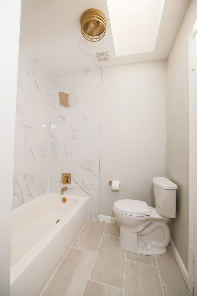 Building Photo - 246 Toweridge Dr SW