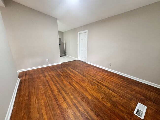 Building Photo - Available for Immediate Move In - 4 Side B...
