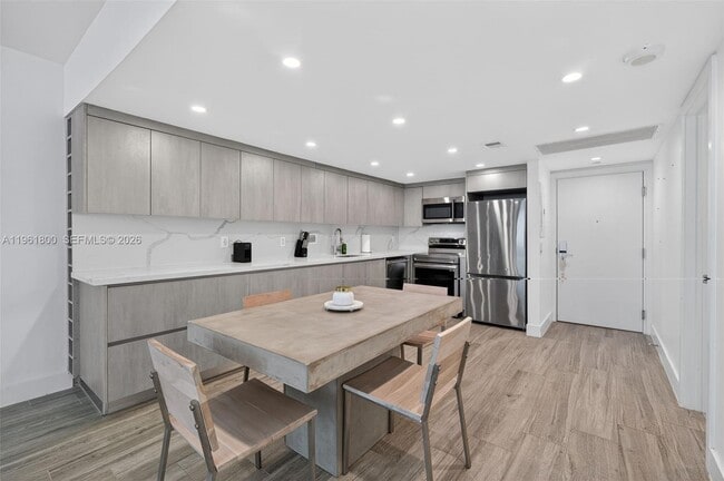 Building Photo - 2301 Collins Ave