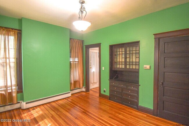 Building Photo - 558 Myrtle Ave