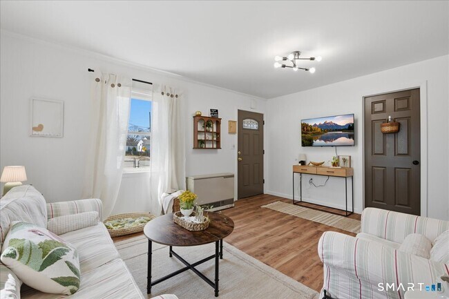 Building Photo - 106 Midway Oval